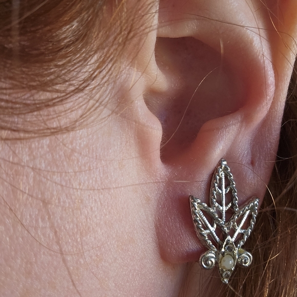 3 for $30 Vintage 1950 clip on earring. Art Deco - Picture 6 of 6